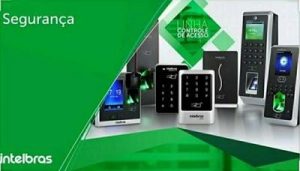 Banner da linha de controle de acesso Intelbras exibindo diversos leitores biométricos e com teclado numérico