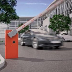 Cancela automática laranja erguida permitindo a passagem de um veículo