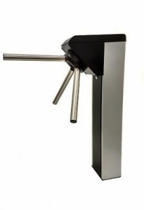 Catraca eletrônica tripé em aço inox polido, com cabeçote preto e braços giratórios metálicos