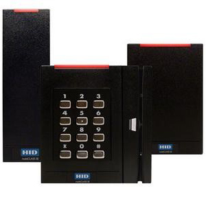Três modelos de leitores HID, um deles com teclado numérico, para controle de acesso